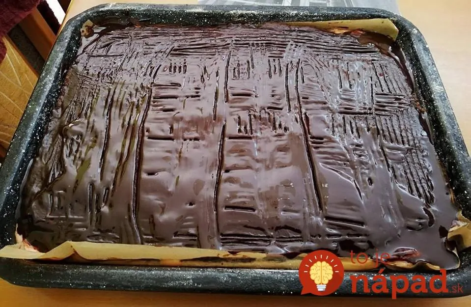 KRČMÁRKIN koláč z kyslej smotany a pudingu: Ak máte doma 2 pudingové prášky a smotanu, musíte ho skúste – chuť fantastická!
