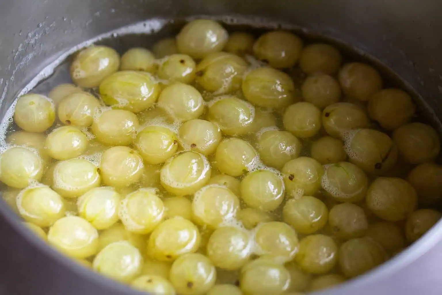 Keby vám babička radila, ktoré ovocie v lete nazberať, ukázala by vám egreš: Zázrak, ktorý lieči a nemusíte ho ani jesť!