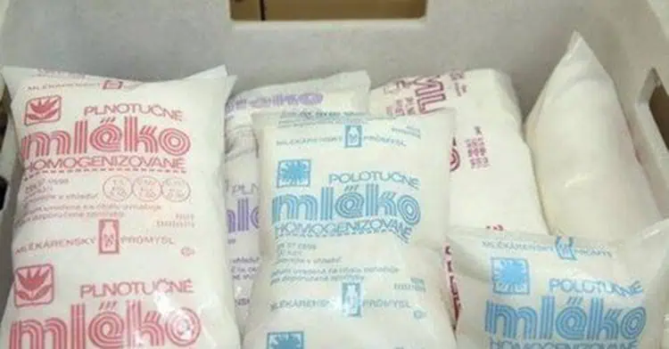 Obchody neboli ako dnes. Mlieko vo fľaši alebo sáčku chutilo inak a všetko sme si viac vážili…