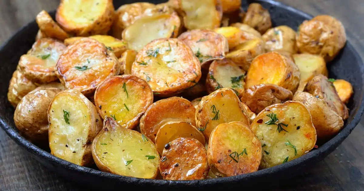 RECEPT na najchutnejšie prílohové zemiaky, aké som kedy jedla: Vnútro krásne krémové, povrch chrumkavý!