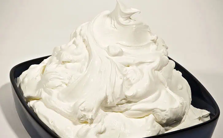 Mascarpone v obchode je stále drahšie: TU je návod, ako ho vyrobiť doma takmer okamžite. Stačí zmiešať mlieko a maslo!
