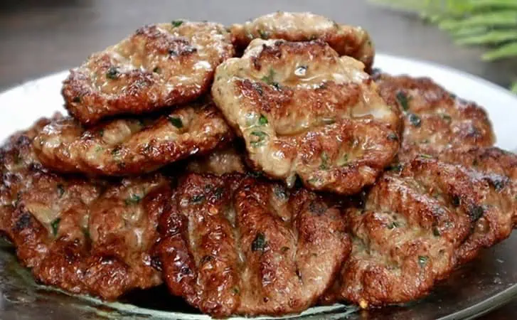 KEBAB na panvici a chutí úplne ako z grilu: Tajný RECEPT od tureckého šéfkuchára, ktorý sa s ním preslávil!
