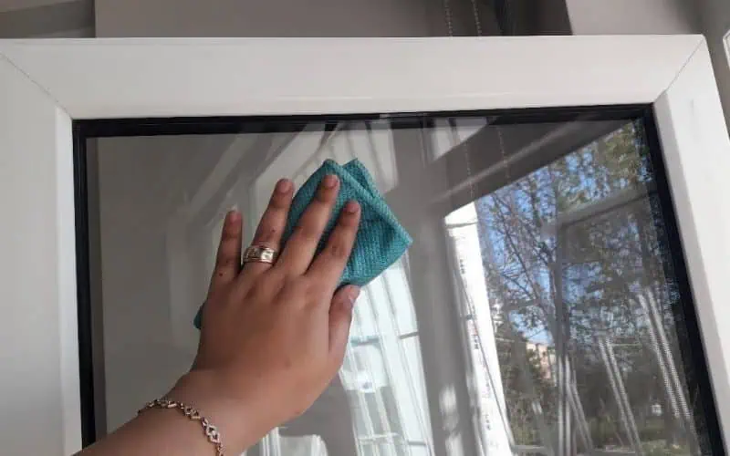 Perfektný TRIK mojej svokry, ako umyť okná tak, že sú čisté aj pol roka: Úplne bez šmúh a doslova žiaria!