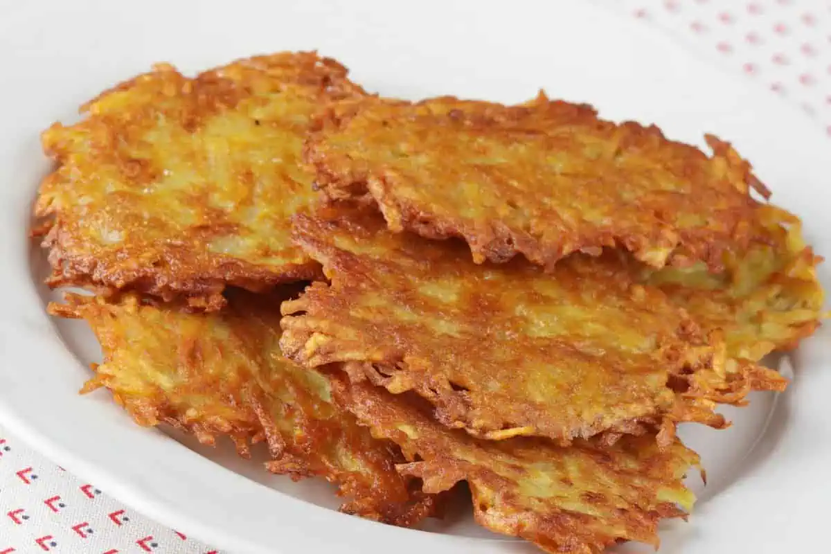 Do zemiakových placiek nepridávajte múku, ani vajcia: Táto JEDINÁ ingrediencia ich urobí stokrát chutnejšími!