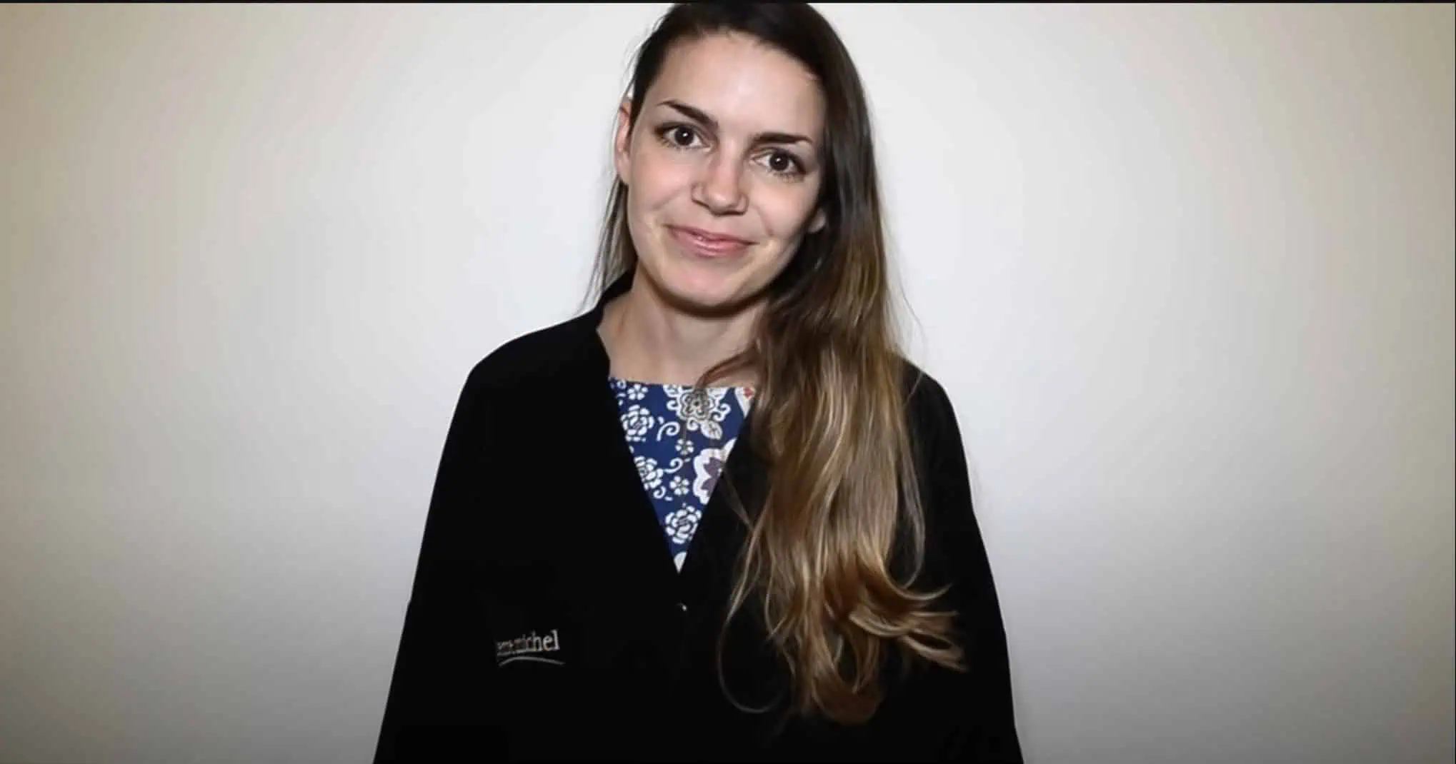 Žena požiadala kaderníka o ÚPLNE nový účes: Keď skončil, nespoznala ju ani vlastná rodina – TÁ zmena vám vyrazí dych!