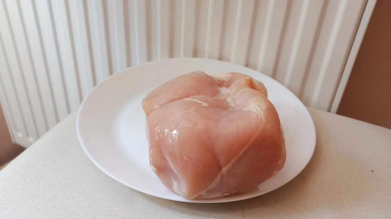 Rozmrazujete mäso týmto spôsobom? OKAMŽITE s tým pretaňte, môže vás odviesť sanitka!