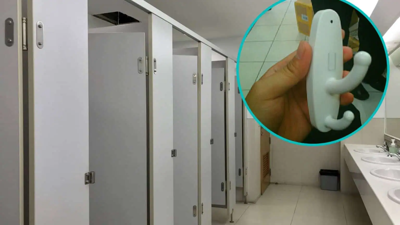 Zbadali ste takýto vešiak na verejných toaletách? HNEĎ odíďte z kabínky, je to PASCA!