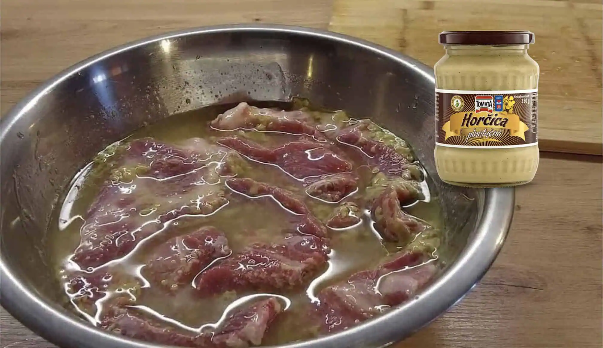 Fantastická marináda na grilovanie s HORČICOU a cesnakom: Poradil mi ju môj svokor, inú už nerobím!