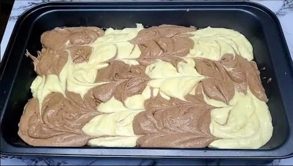 Maslová DVOJFAREBNÁ bublanina z cesta jemného ako pavučinka: RECEPT od výbornej cukrárky!