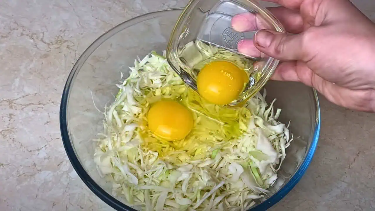 Nakrájajte kapustu a pridajte dve vajcia: Tento recept je zázrak, chutí ako sen!