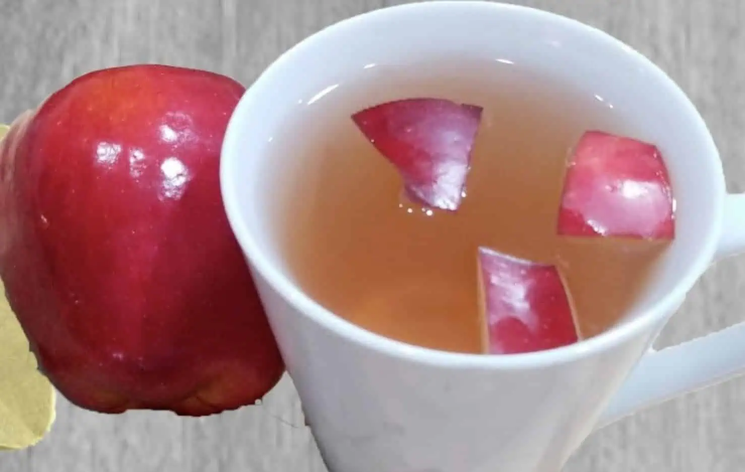 Dajte variť cibuľu s obyčajným jablkom a nikdy nezabudnite na tento recept: Záchrana pri kašli aj na choré piedušky!