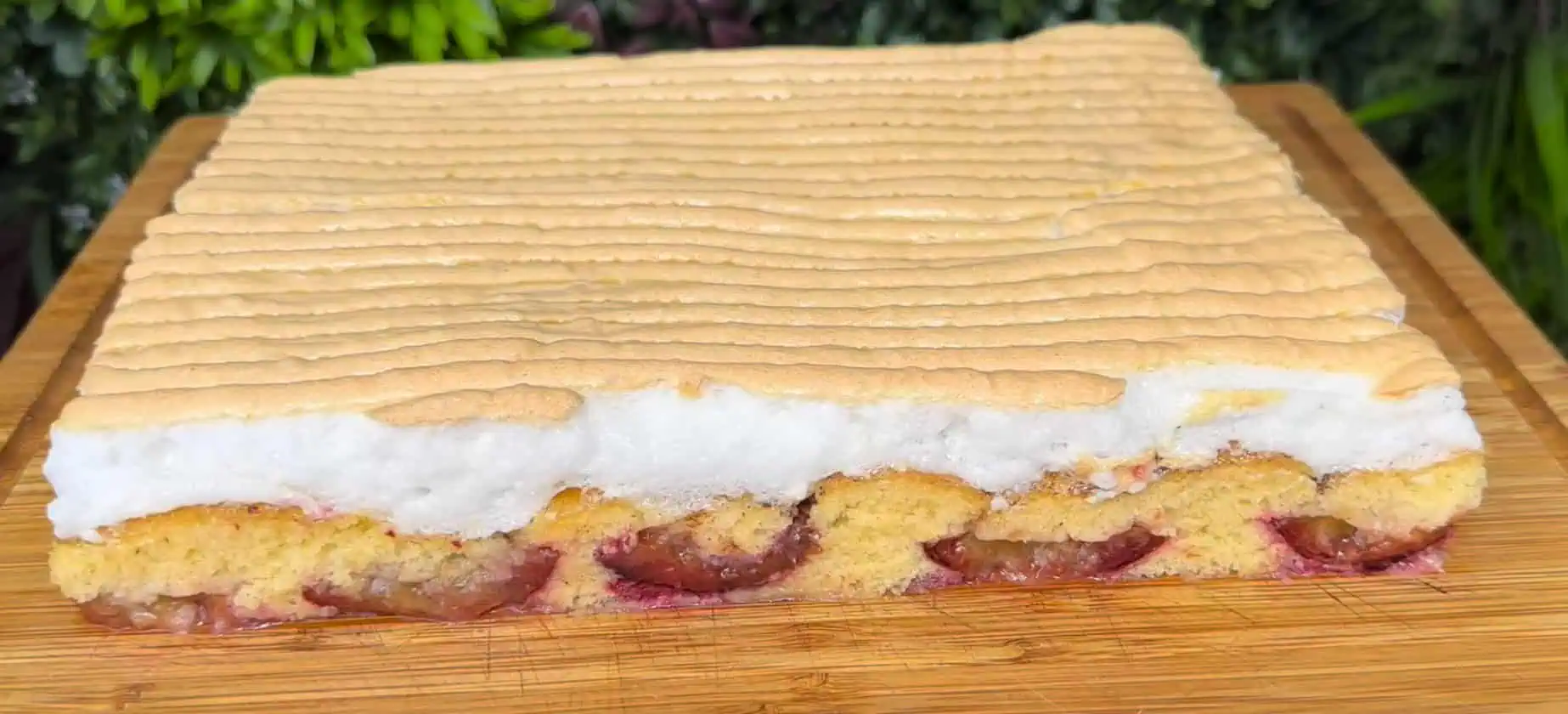 Nadýchaná bublanina s penou. Rýchly a jednoduchý recept na najlepší slivkový koláčik!