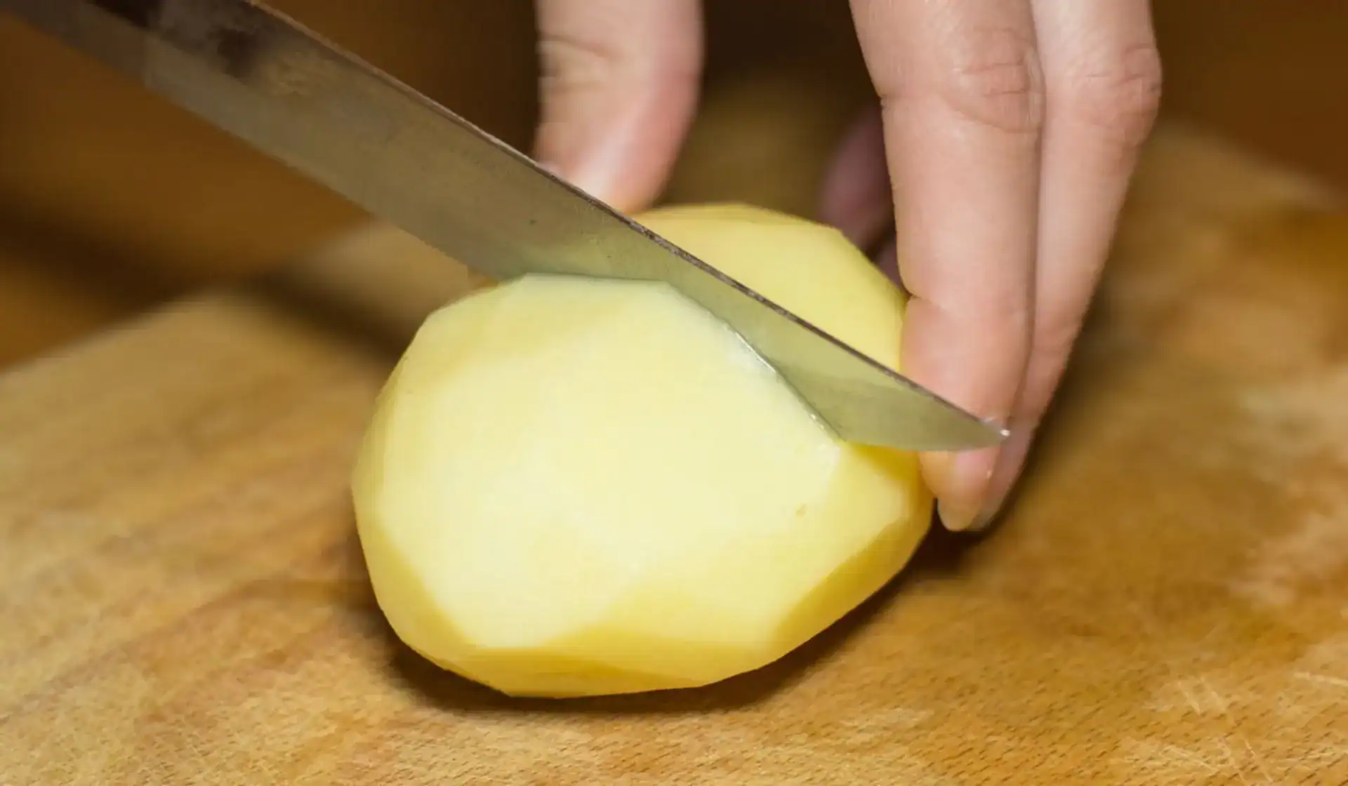 Večer dáva moja svokra do kúpeľne rozkrojený zemiak: Jej nápad si zaslúži metál!