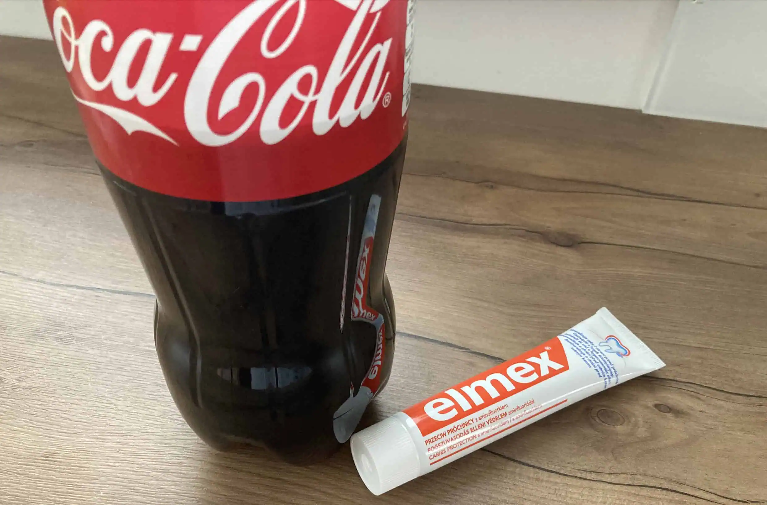 Vezmite Colu, obyčajnú zubnú pastu a dobre si uložte tento DOMÁCI TRIK: Používam roky a radím to každému!
