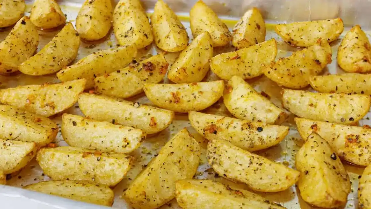 Nevarte zemiaky, kým neuvidíte tento RECEPT: Zaručene najchutnejšie zemiaky s cesnakom, aké ste kedy jedli!