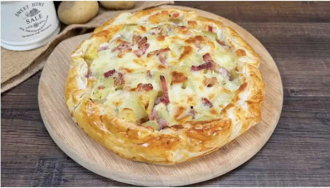 Lacný zemiakový koláč z lístkového cesta: Sýte a lacné jedlo za mnútku!