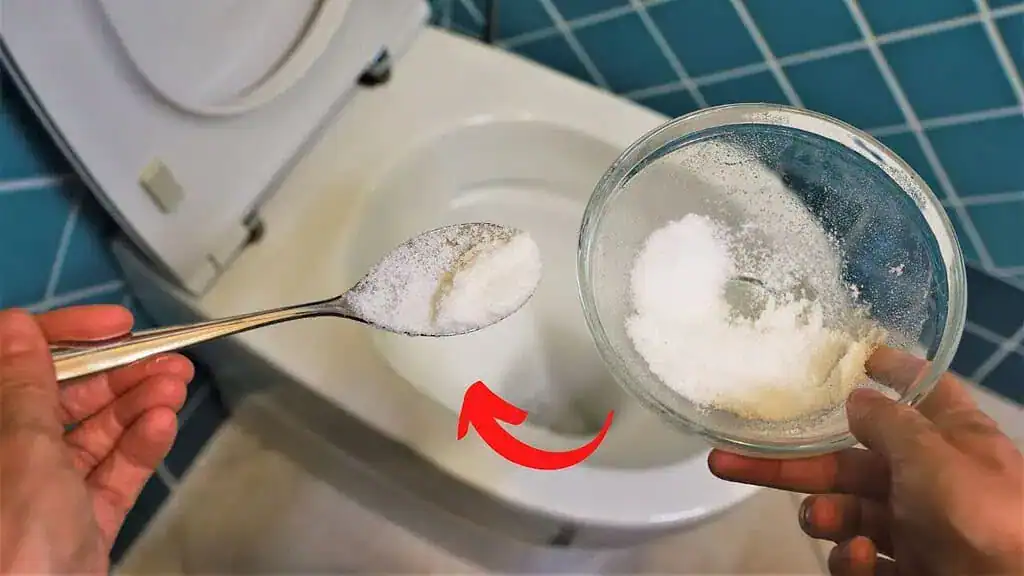 Čistá TOALETA bez toho, aby ste pohli prstom: Toto stačí len hodiť do misy a vyčistí sa sama!