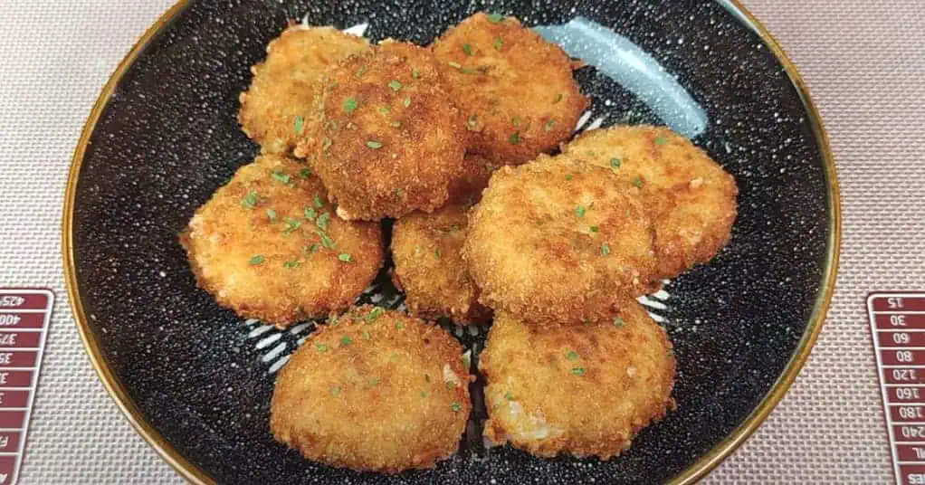 Zabudnite, ako robili VYPRÁŽANÝ SYR predtým: Mám recept BEZ obaľovania, s ktorým syr zaručene nevytečie a chutí úžasne!