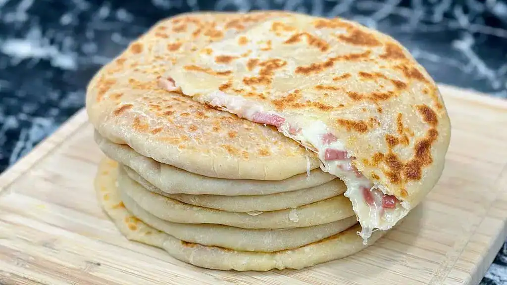 Plnené placky z panvice: Bez pečenia v rúre, vyjdú vás len na pár centov!