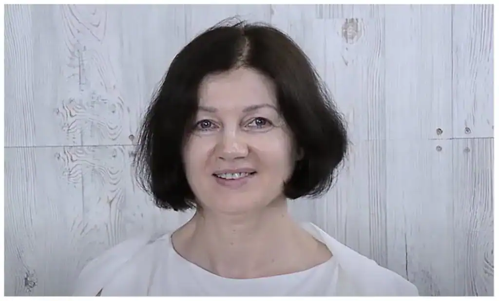 OBYČAJNÁ žena po 50-tke prišla prvýkrát v živote do salónu krásy: Keď uvidíte jej PREMENU, spadne vám sánka!