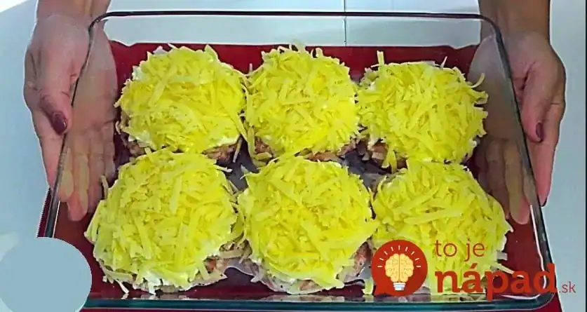 Mleté mäso, 3 zemiaky a kúsok syra: Pohodlné obložené fašírky – výborné a pripravené za minútku!