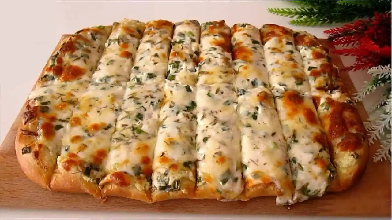 PÁRTY cesnakové tyčinky so syrom , ktoré sa topia v ústach – nevieme počkať, kým vychladnú: Všetci chcú tento recept!