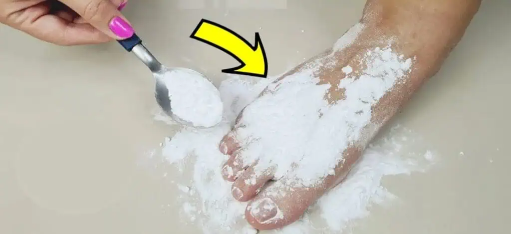 Ženy, dajte si na nohy obyčajnú SÓDU bikarbónu a nechajte pôsobiť len 15 minút: TU je účinok!