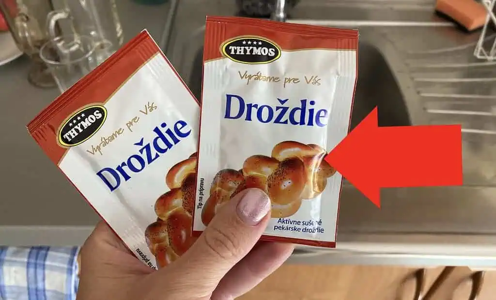 Ocot ani neberte do ruky, toto je skutočná mágia: Kto pozná trik s 1 balíkom droždia, ten už nerieši drhnutie ani ani drahú chémiu z obchodu!