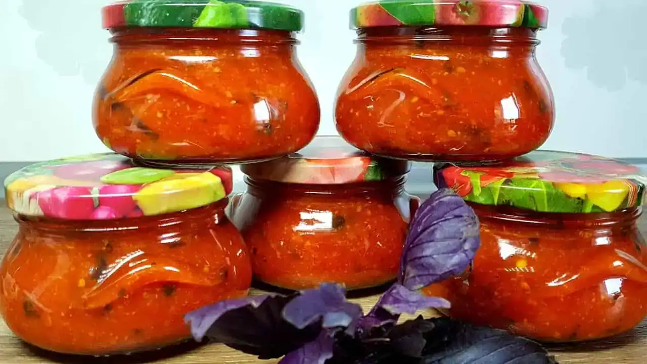 Rajčinovo-cesnaková zmes na zimu: Natieram ju na chlebík a pridávam aj do gulášu, výborný recept!