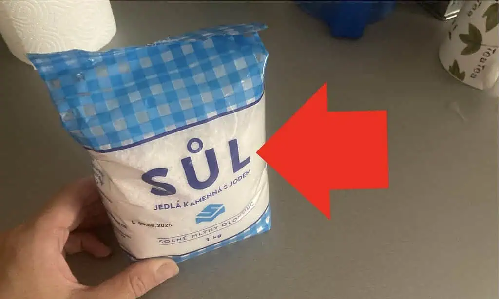 SOĽ používame každý deň, ale toto by nám nenapadlo ani vo sne: Skúste tento trik – pomohol už mnohým ľuďom!