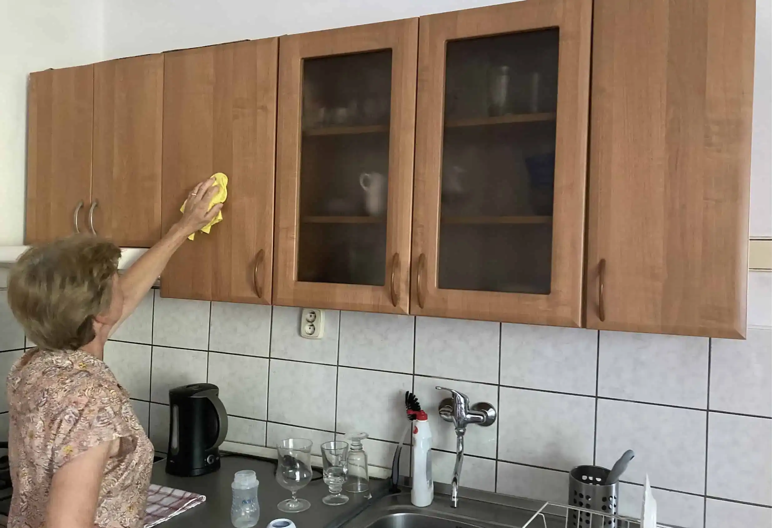 Mastnota a špina zmiznú doslova pred očami: Domáci trik, ako vyčistiť aj veľmi zanedbanú kuchynskú linku!