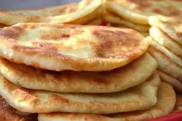 STARODÁVNE zemiakové placky „ROĽNÍKY“: Kto nevyskúša, môže ľutovať – tento recept kraľuje v mojej rodine už 60 rokov!
