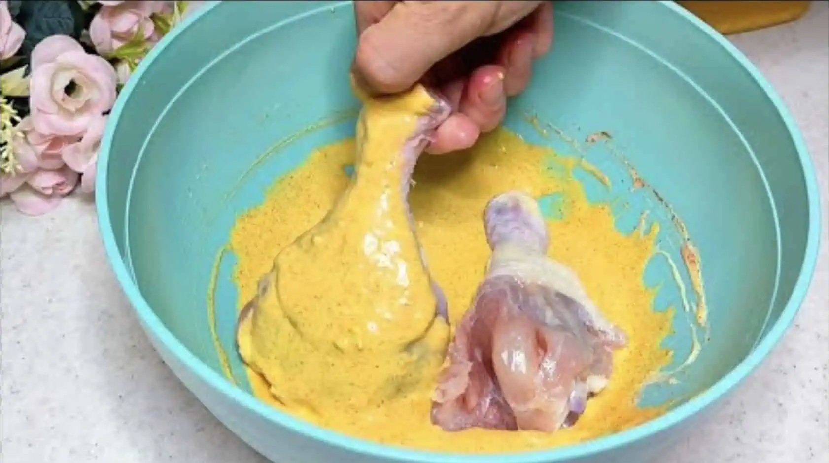 NAJCHUTNEJŠIE kuracie stehná z rúry: Mäso je šťavnaté, obal krásne chrumkavý! Tento recept si zamiluje celá rodina!
